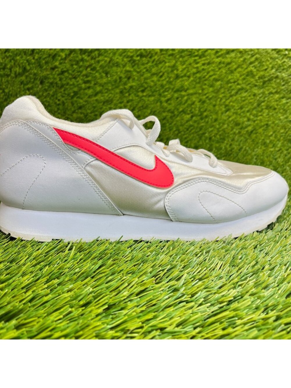 Nike Outburst Womens Size 11 White Solar Red Running Walking‎ Shoes Sneakers
